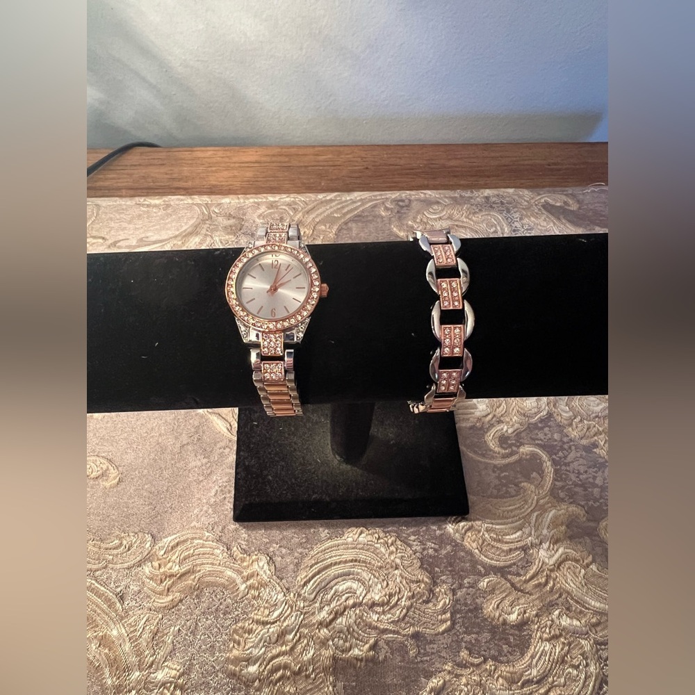 Rose Gold Rhinestone Women's Watch - Picture 4 of 7